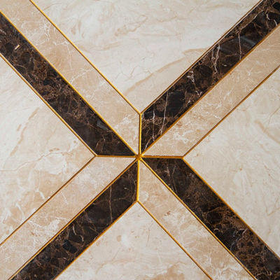 El sellador antiderrapante de azulejos de yeso epoxi para cerámica en el piso en el baño interior