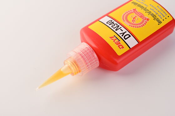 Adhesivo anaeróbico de rosado claro diseñado para proporcionar un filamento seguro y a prueba de fugas en los conjuntos